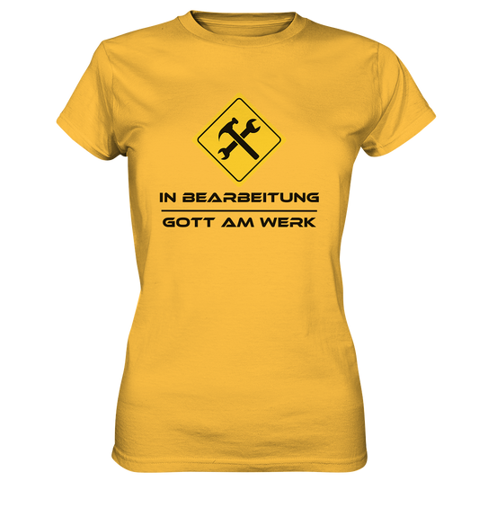 In Bearbeitung - Gott am Werk - Ladies Premium Shirt - GfoitMa - Gold / XS