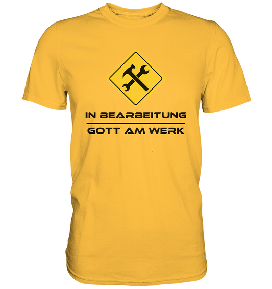 In Bearbeitung - Gott am Werk - Premium Shirt - GfoitMa - Gold / S